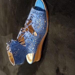 Vince Camuto blue Suede open toe wedge size 8